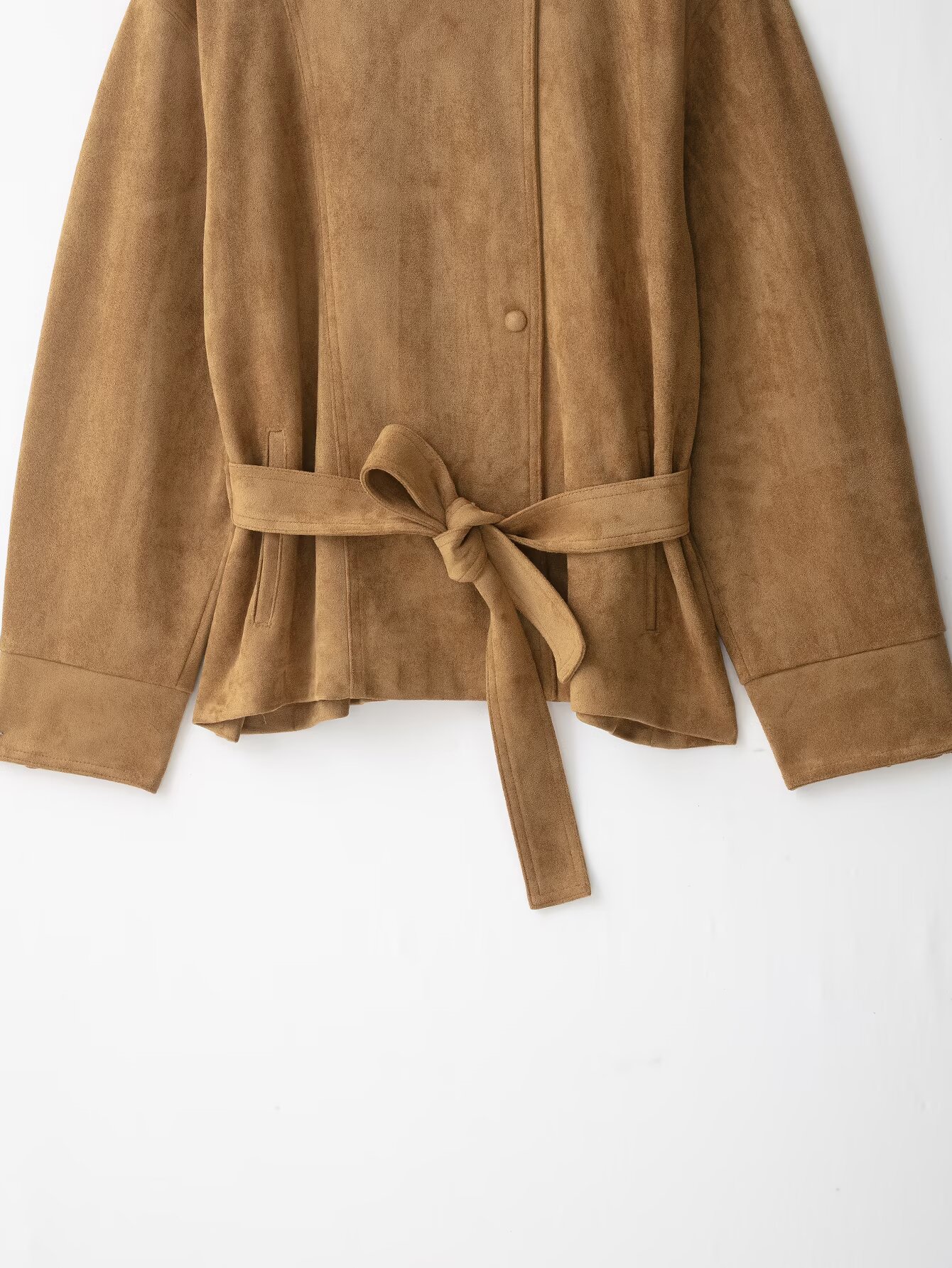 Cappotto corto da donna in cam - Streetwear Brand Belts recensione e prezzo